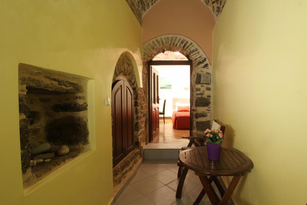 Medieval Castle Mestá Esterno foto