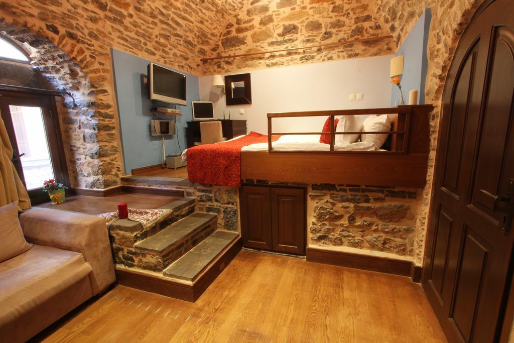 Medieval Castle Mestá Esterno foto