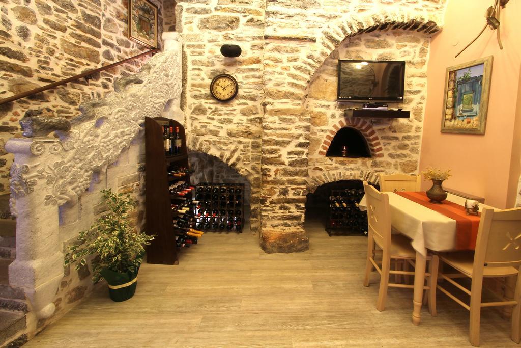 Medieval Castle Mestá Esterno foto
