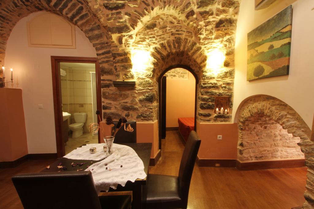 Medieval Castle Mestá Esterno foto