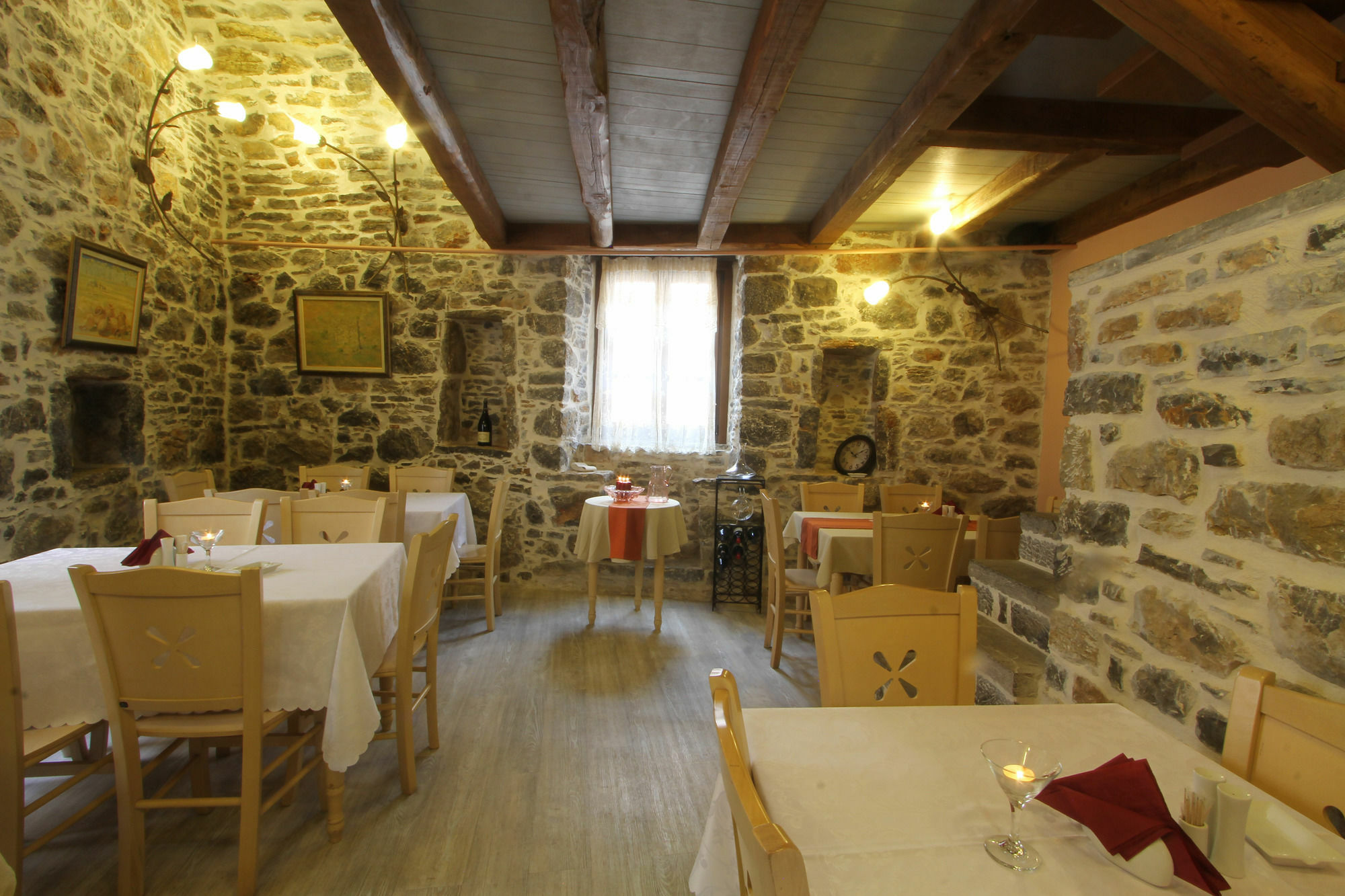 Medieval Castle Mestá Esterno foto